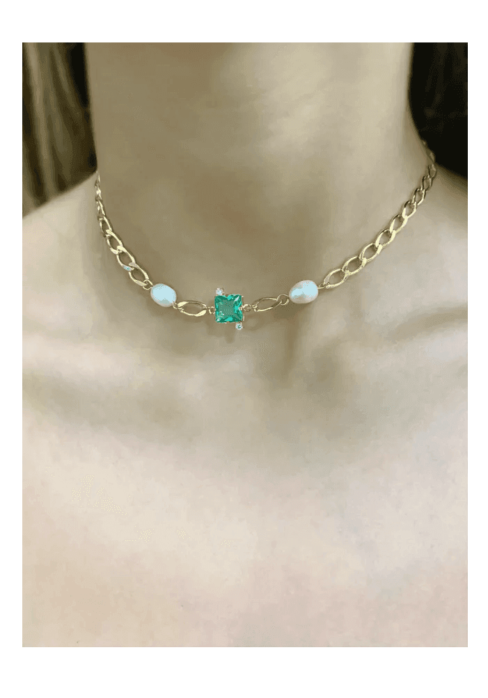 CHOKER COM ELOS E PÉROLAS