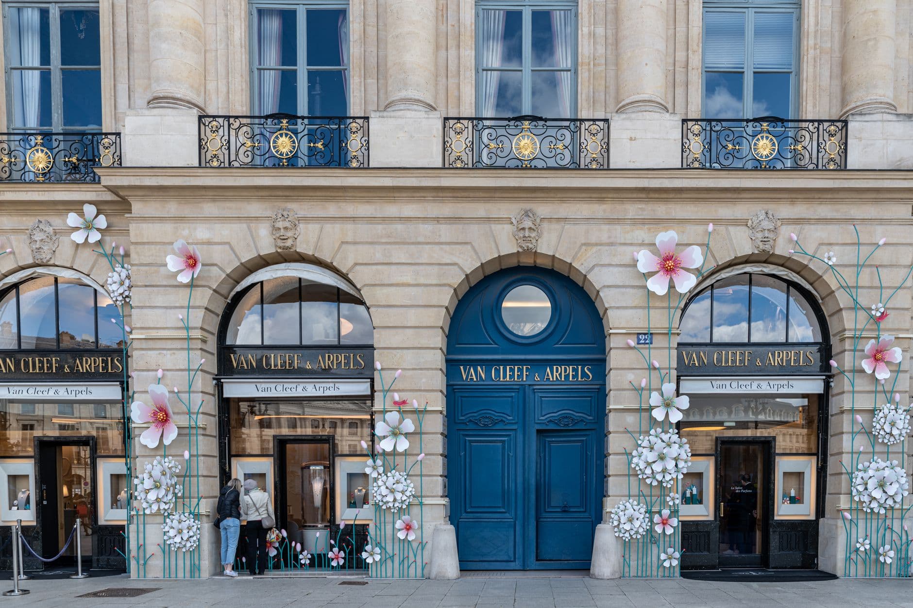 Elegant façade of Van Cleef & Arpels jewelry store on Place Vendôme, Paris.